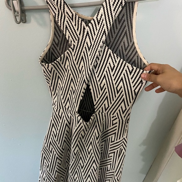 A&F - Picture 4 of 4